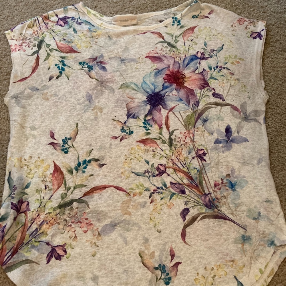 🌸 3/$20 Twinkle Floral Design Blouse Sz: M🌸